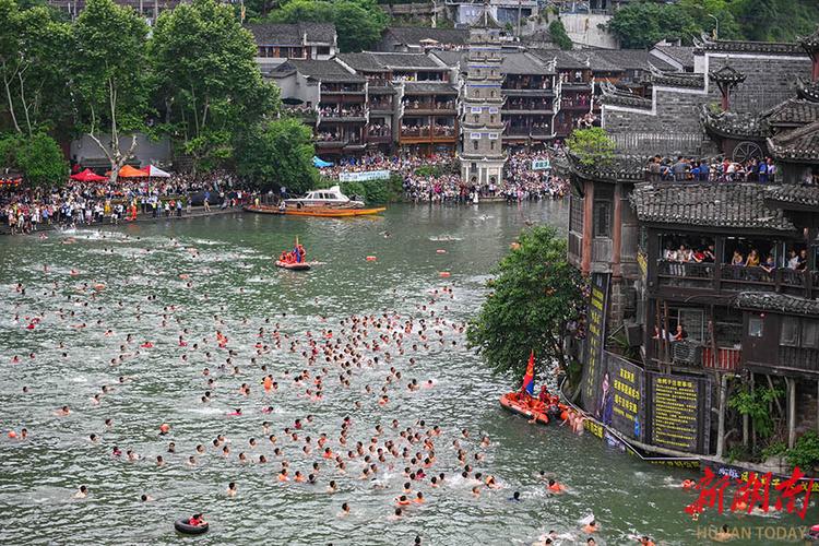 新澳门彩走势和凤凰古城百人抢鸭子与凤凰古城百人抢鸭子是真的吗